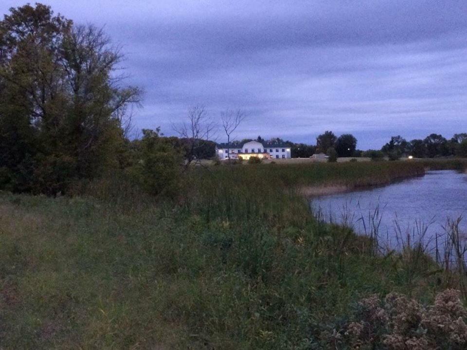 Lakes Inn At Dunvilla Екстериор снимка